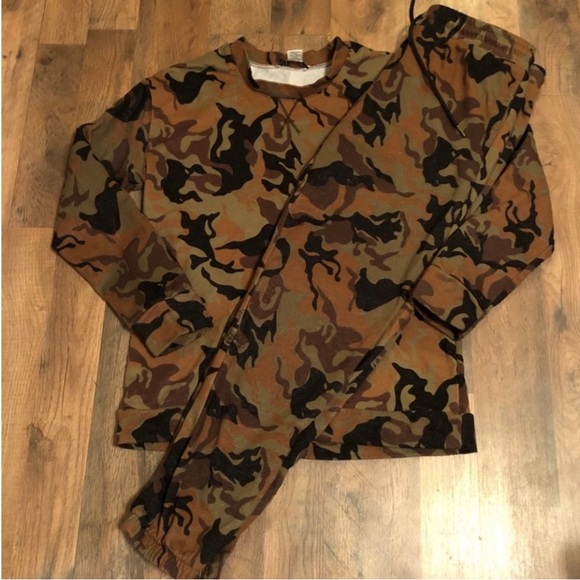 NWOT Sabrina Lauren Camouflaged joggin suit. - Picture 5 of 6